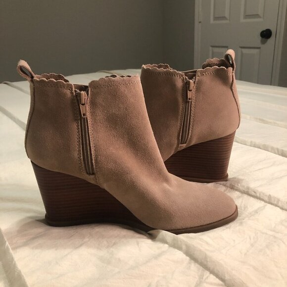 Copper Key brand new Lacey suede scalloped edge wedge booties 9.5 - never worn - Picture 4 of 6